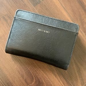 MATT & NAT Webbersm small vegan wallet in black